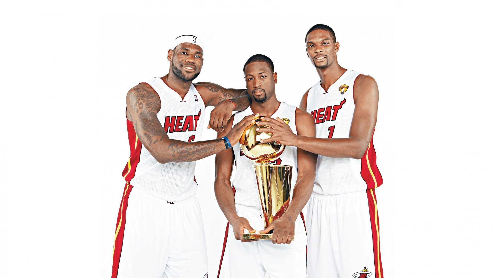 2001年西部决赛:沙奎尔·奥尼尔在对阵太阳的比赛中表现惊人,带领湖人实现逆转,成功晋级总决赛,当赛季夺冠。